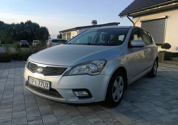 samochody osobowe Kia Ceed cena 16800 przebieg: 207402, rok produkcji 2010 z Sieradz